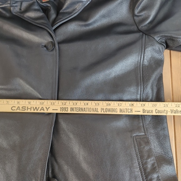 Danier Women’s Black Leather Oversized Jacket with Zip-out Winter Lining SZ L - Picture 6 of 14